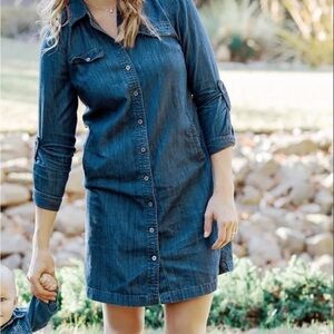 Blue denim collared button-up shirt dress #denimdress
6p